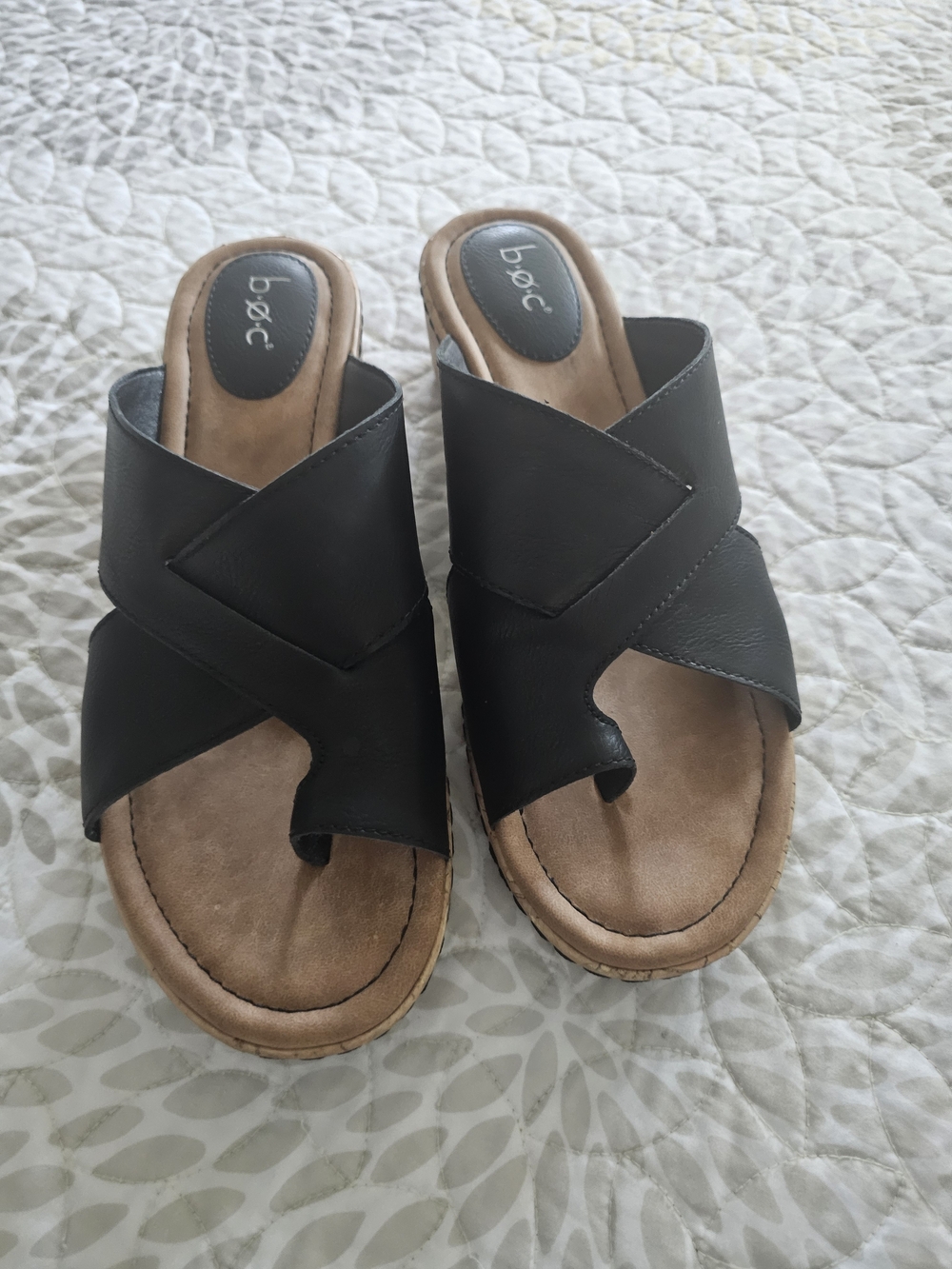 b.o.c. Black Leather Crossover Toe-Loop Slide Sandals